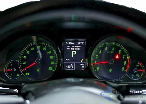 2015 Maserati Granturismo S z USA, uszkodzony, nr VIN ZAM45VLA4F0129190